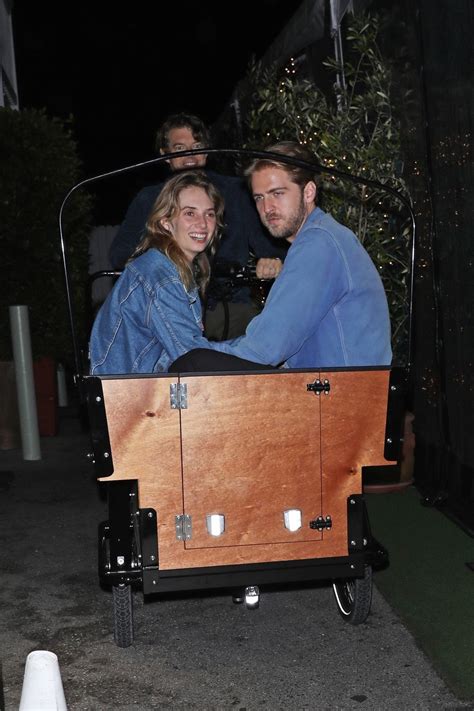 maya hawke relationships|Maya Hawke Boyfriend Christian Lee Hutson:。